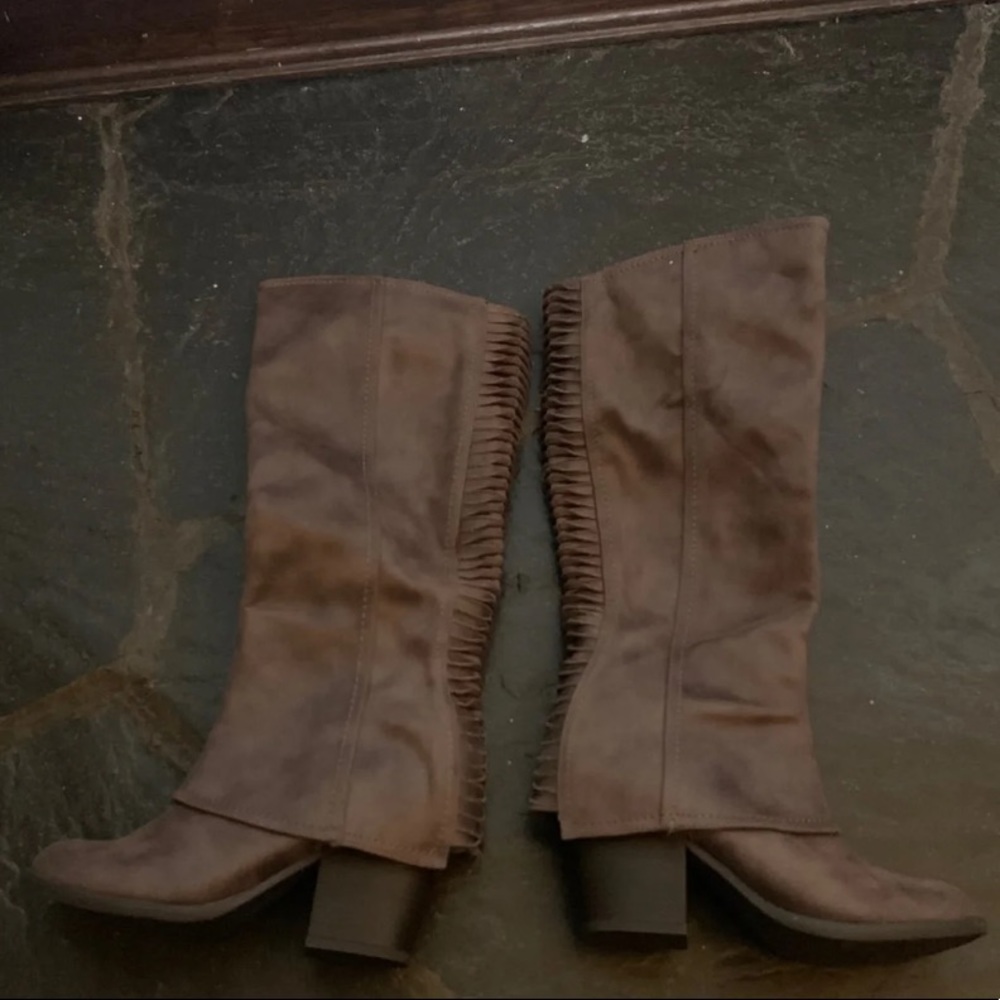 Brown boots size 5
